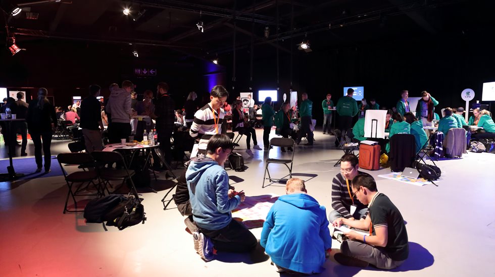 Pessoas com perfil inovador chegam aos setores tradicionais e que estão desfazendo os nichos da indústria em pedaços