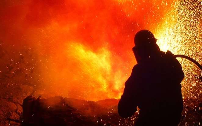 Demolición de material refractario