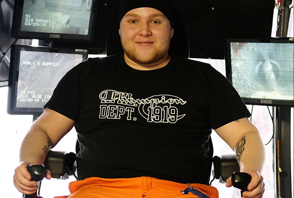 A man sitting in a control cabin´
