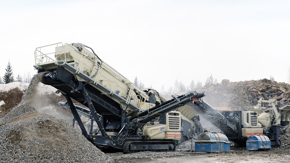 Uusi LT106-leukalaitos ja LT220D-kara-seulalaitos vievät yhteensä noin 25% vähemmän polttoainetta tunnissa vanhoihin malleihin verrattuna.