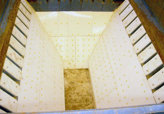 polyethylene wear linings