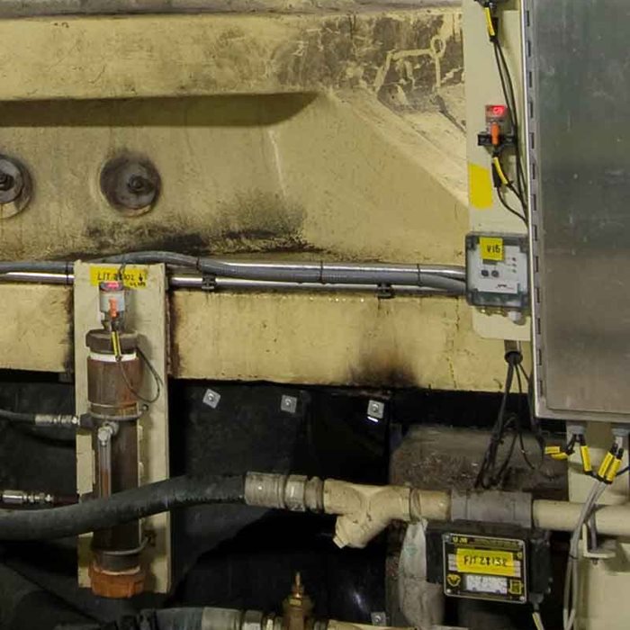 Sensores de nivel de aceite y cojinetes de piñón mejorados para la trituradora giratoria primaria superior Metso