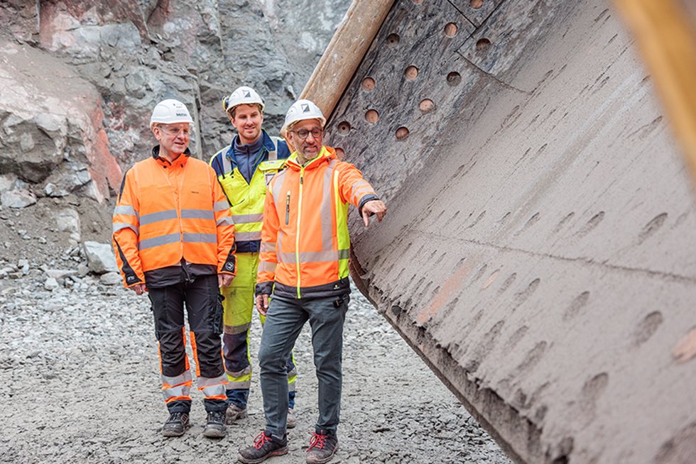 Inspection of the rubber lining in Metso Truck Body