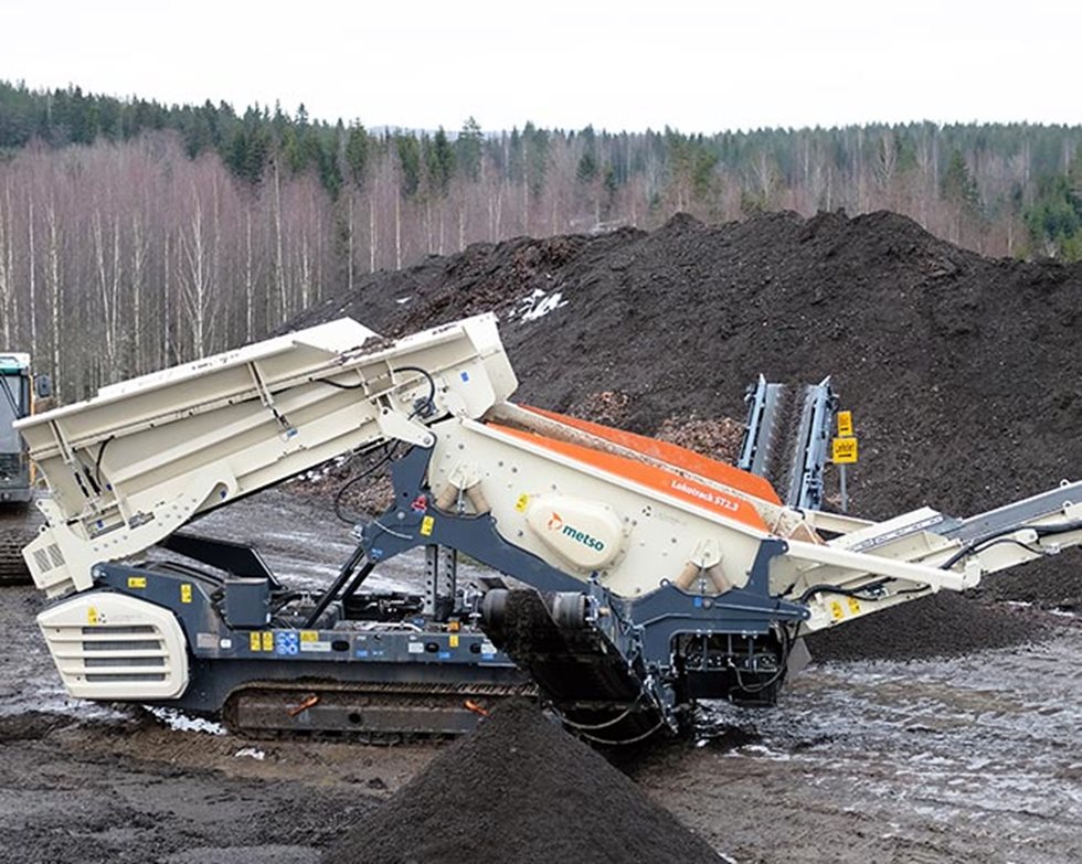 Lokotrack -seula Koskenmäen toiminnassa.