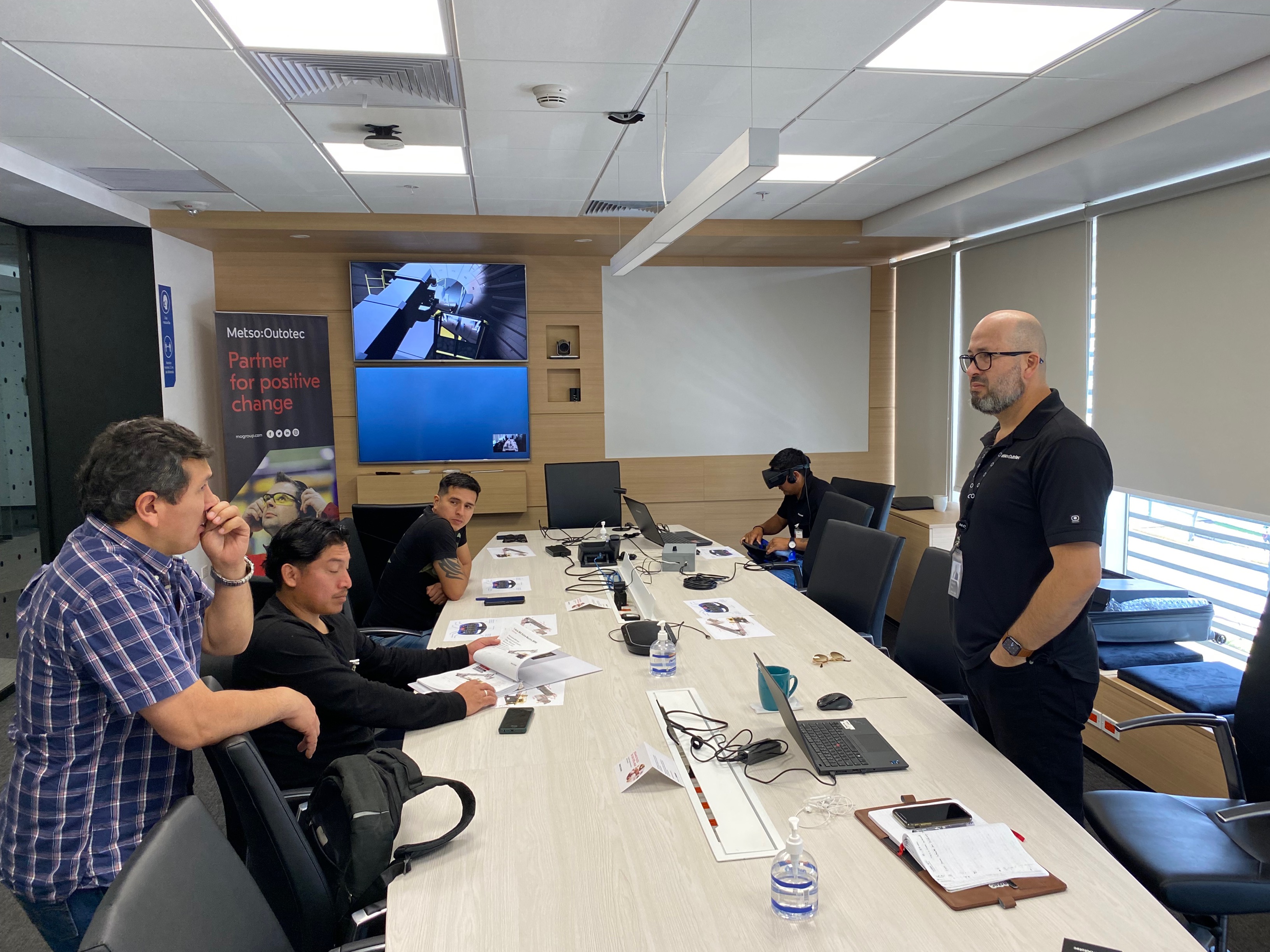 Capacitaci&oacute;n en el uso del simulador virtual de relining en Per&uacute; con soporte del &aacute;rea global