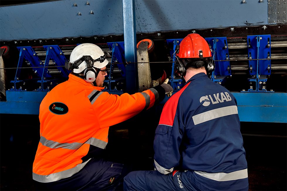 Employees inspecting the cradle at LKAB plant