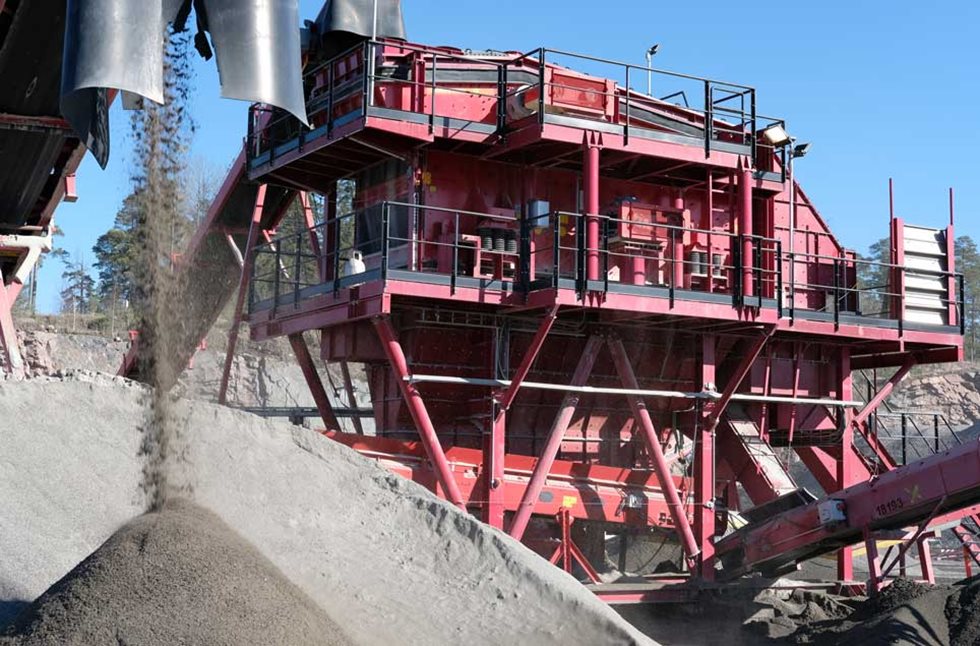 Hienoseulonnan tarkkuuden varmistaa uusi Metso ES403-kolmitasoseula