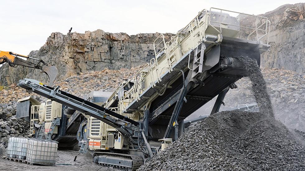 Tela-alustainen Lokotrack®-kaksivaihelaitos VRJ-Yhtiöiden käytössä.