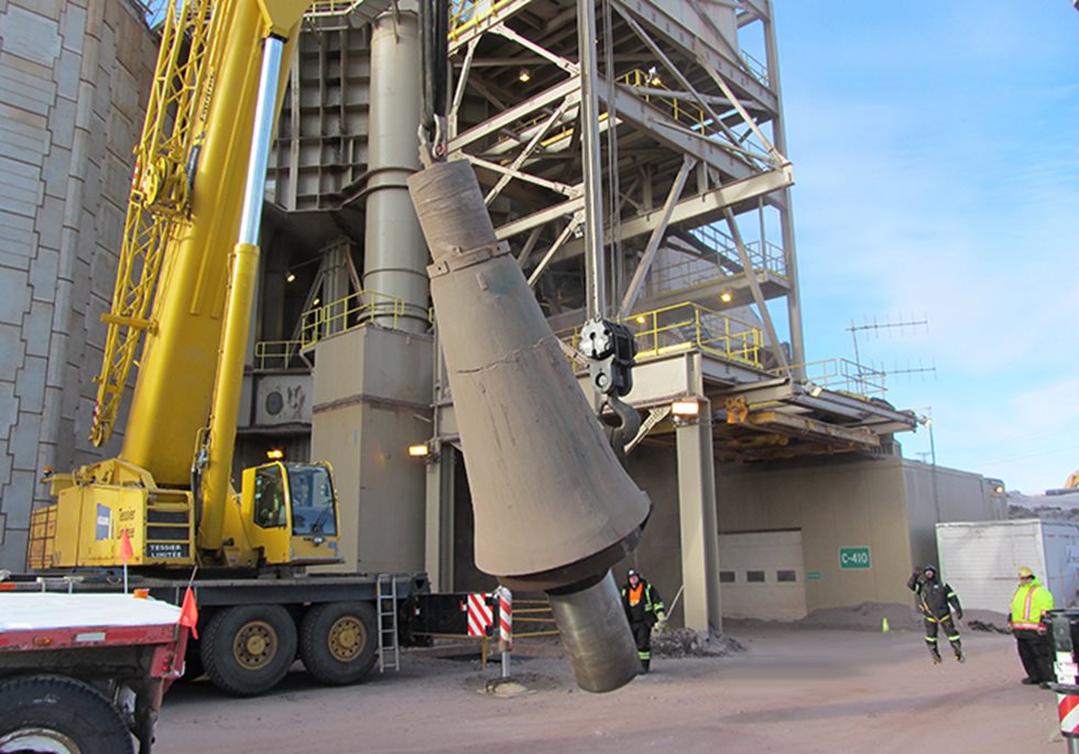 Primary gyratory mantel at Bloom Lake