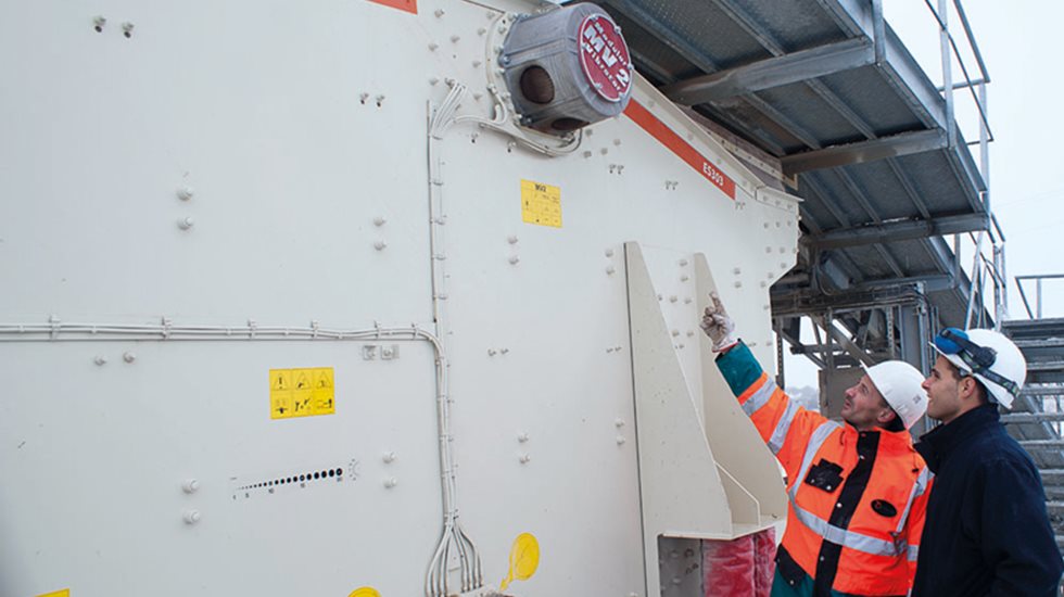 Metso Siebmaschine die einem Check mit dem neuen Prüfgerät von metso unterzogen werden soll