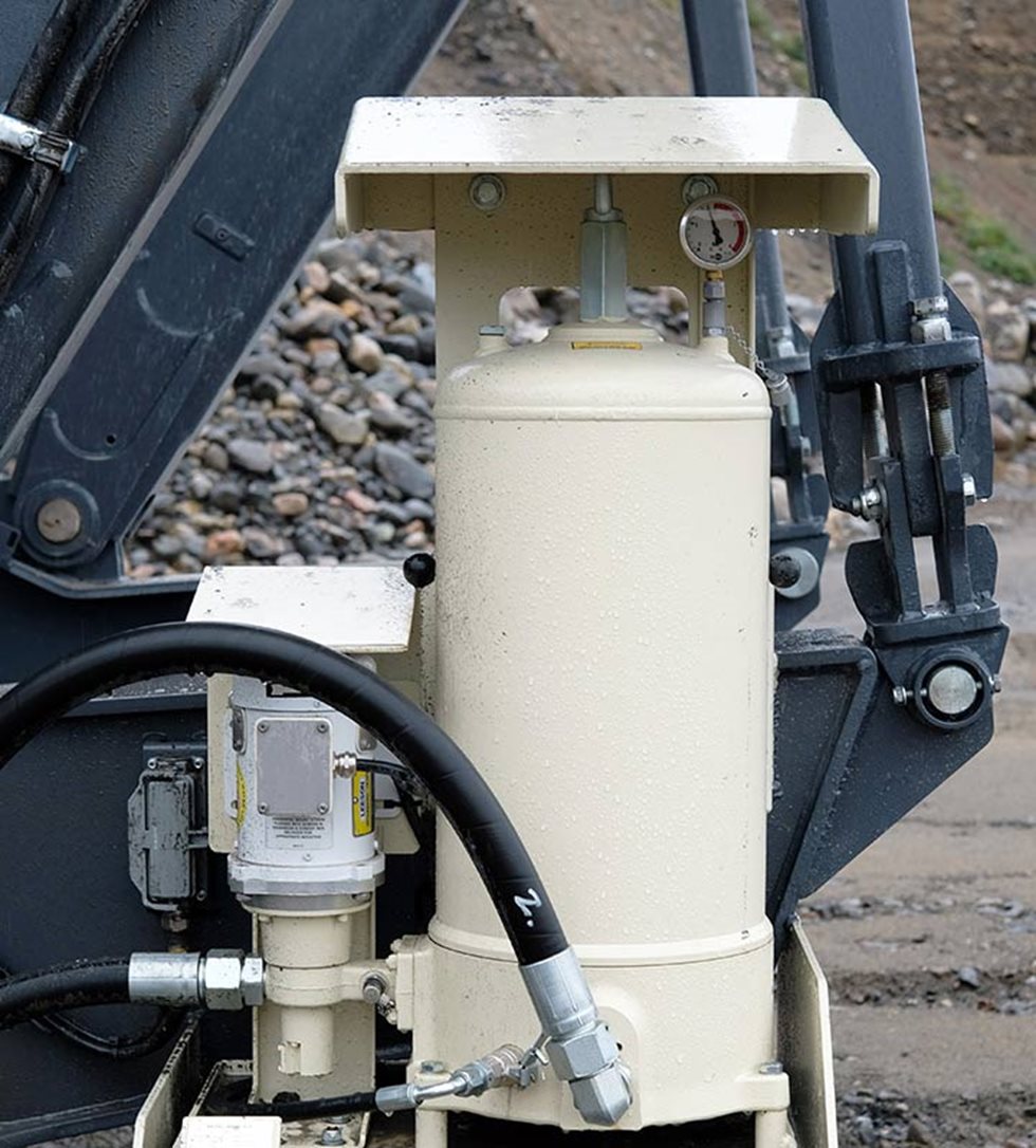 Lokotrack LT220D-malliin asennettu sivuvirtasuodatin.