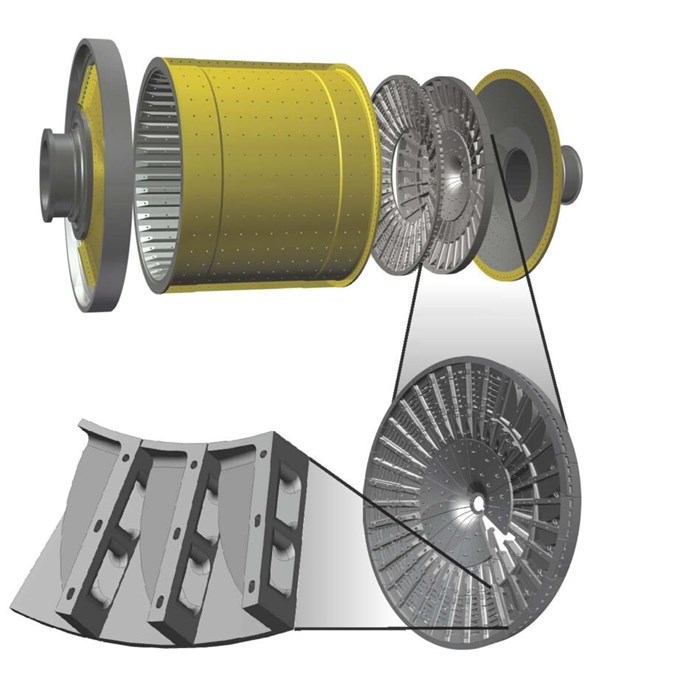 Metso expert in front of a grinding mill