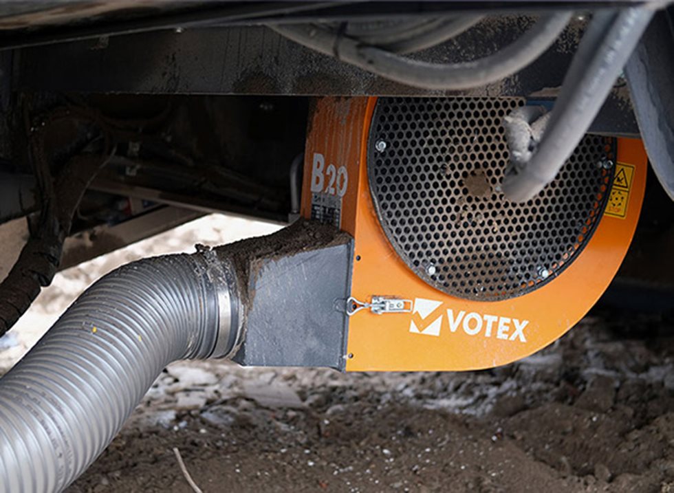 Huippuvarustelu on osuva ilmaisu, kun kuvaillaan laukaalaisen Ahosen Palvelut Oy:n Lokotrack® LT1213S™- iskupalkkimurskainta