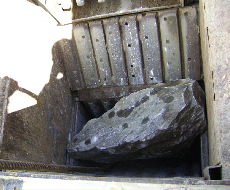 Example of bridging. One large rock blocks the crusher.