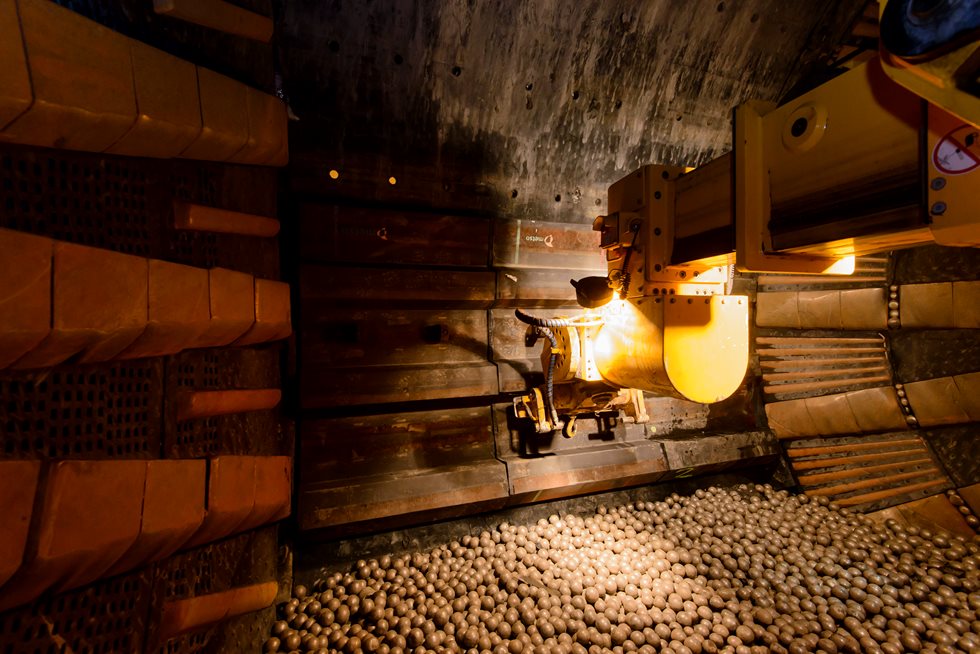 Megaliner lining replacement at Tharisa mine