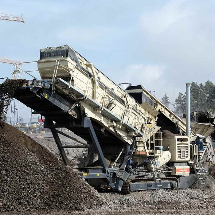 Elinkaaripalveluihin kuuluva Laitetuki varmistaa, että murskaus- ja seulontaurakkasi jatkuu keskeytyksettä. 