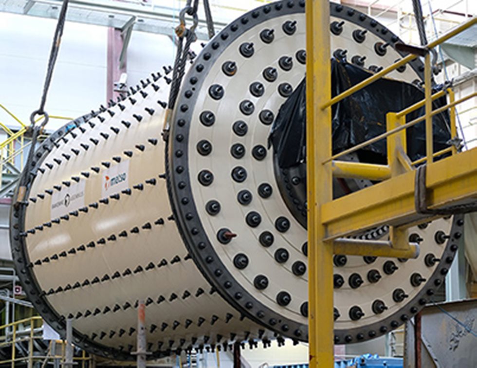 Yli 150 tonnia painavan myllyn kuljetettiin kaivokselle 14-akselisella lavetilla jo huoltoseisokkia edeltävällä viikolla. 