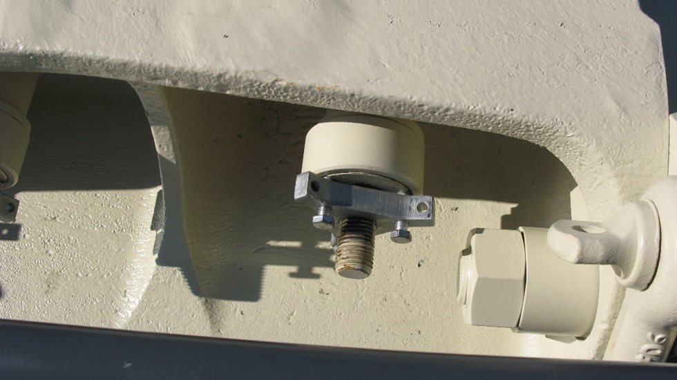 Tri-Nut-System zur Befestigung von Brechbacken.