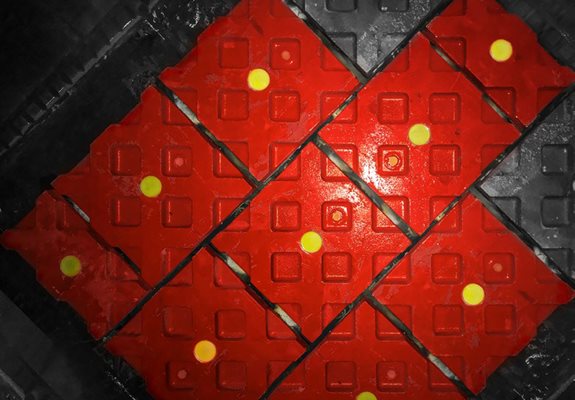 Metallic wear liners