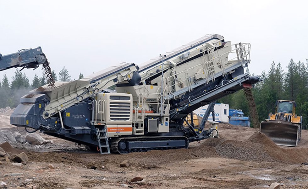 Lokotrack LT220D louhoksella.