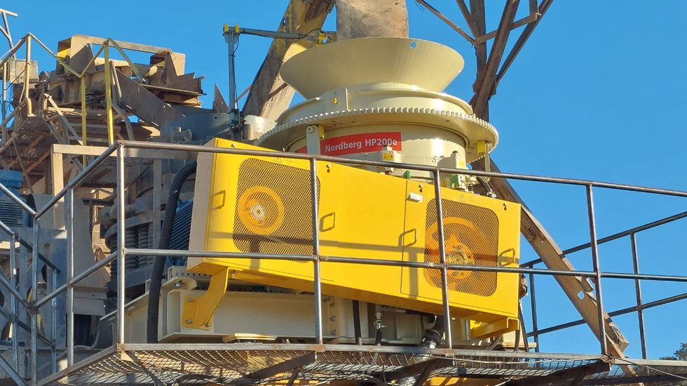 Britador Cônico HP200e em operação