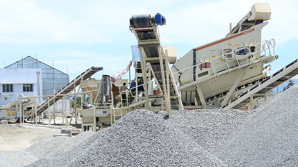 Piles of aggregate and a CVB screen at ARN Blue Metals site.