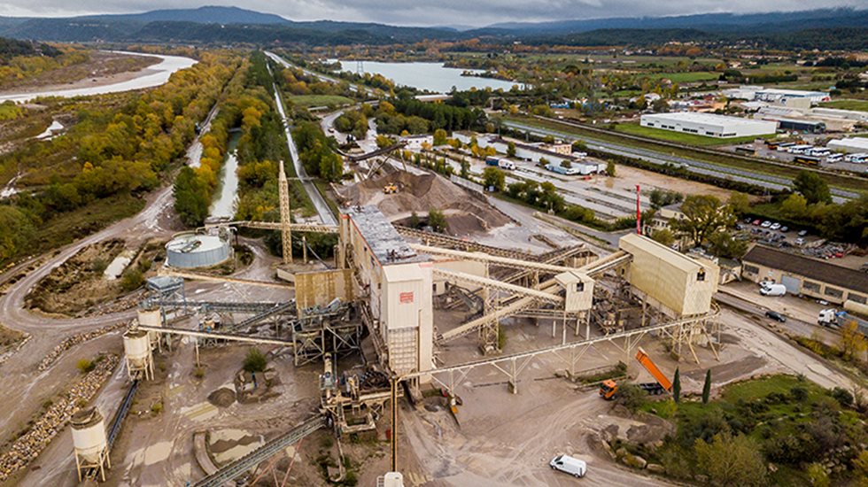 Aerial view on the Durance Granulats quarry.