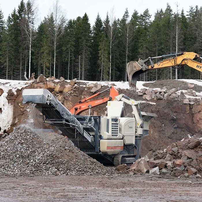 Genom att krossa på plats kan du minimera eller till och med eliminera behovet av att transportera ballast- och avfallsmaterial till och från platsen.