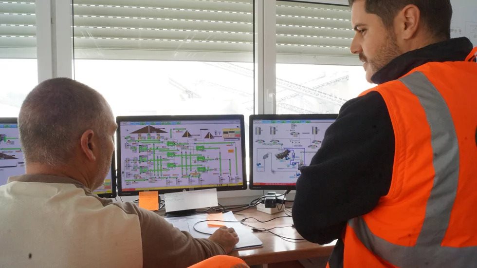 Um OEM como a Metso, é a mais indicada tanto para compreender as complexidades mecânicas e de processos.