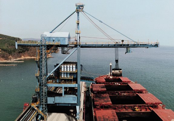 Grab bucket unloaders