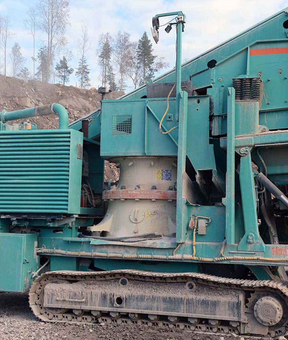 Metson GP330-karamurskain vihreässä laitoksessa.