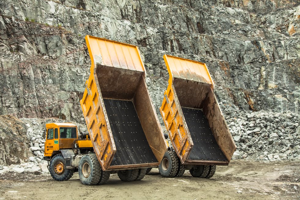 Revestimentos de borracha Trellex aplicados em caçamba