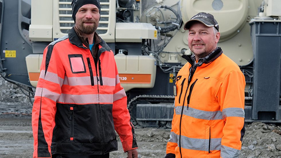 Toimitusjohtaja Kalle Marttunen (vas.) ja osakas Juha Utriainen ovat tyytyväisiä Metson uuden leukamurskainlaitoksen mukanaan tuomaan lisätehoon