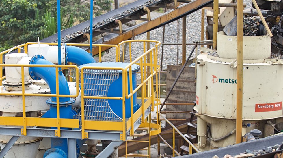 Équipement de concassage sur le site de Gravicon. 
