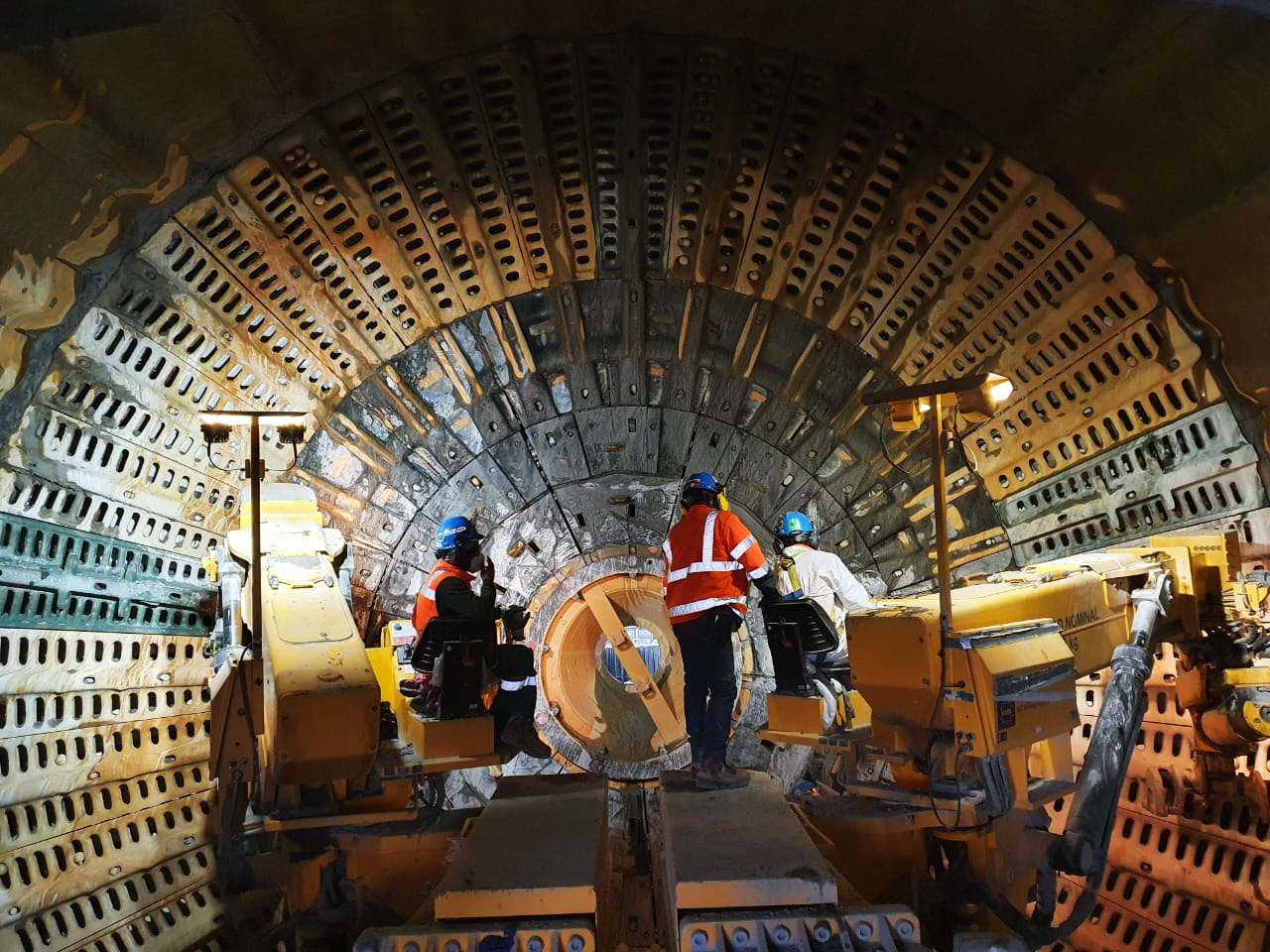 Equipo de Relining realizando servicio en una de las principales compa&ntilde;&iacute;as mineras del pa&iacute;s