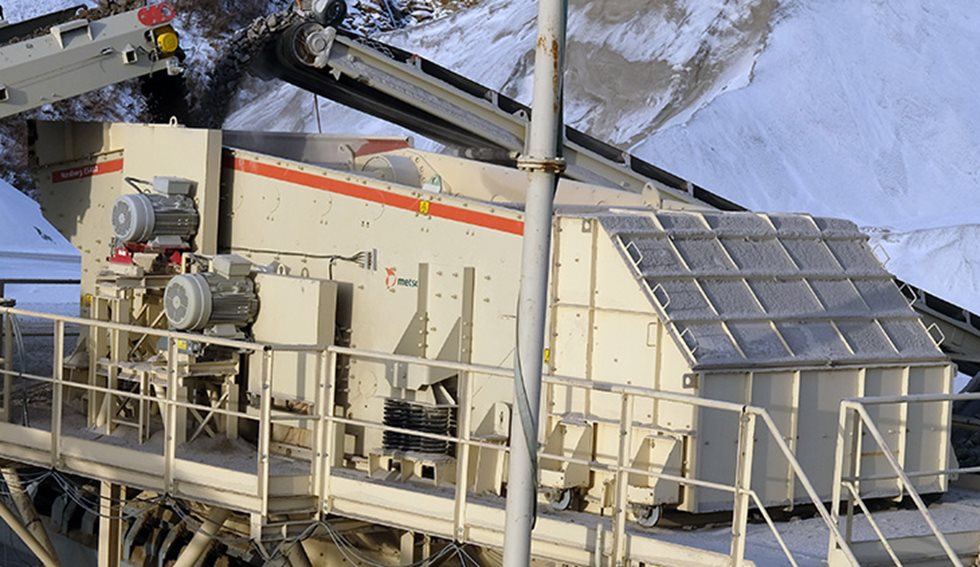 ES402 Metso Outotec screen. Double-deck screen.