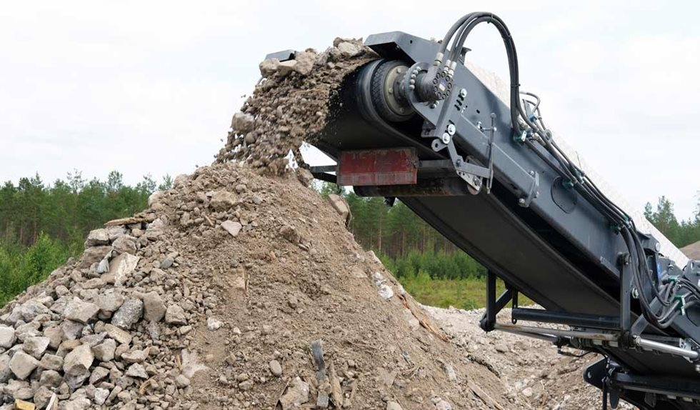 Puhdas betonimurske vietiin suoraan Kajaanin Romun käsittelykenttien täyttömaaksi.