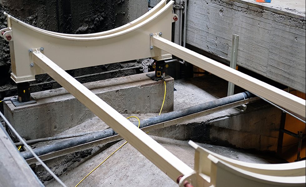 Metso designed, manufactured and installed the installation cradle placed under the grinding mill. The cradle’s 350-metric-ton capacity allows for lifting the mill and its contents easily for servicing and maintenance.