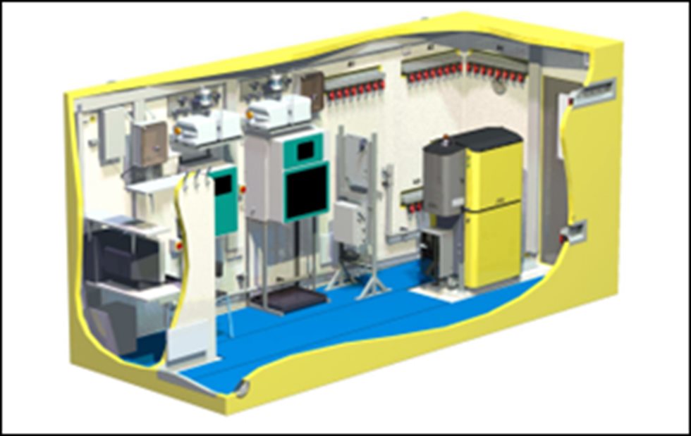 Vista de una sala modular  Metso Outotec  de analizadores en Línea –pre-ensamblada y pre-cableada en fábrica incluyen-do una estación de trabajo– en tamaño container de FRP- resistente a los químicos y ácidos -  y  una vista de su transporte sobre camión.