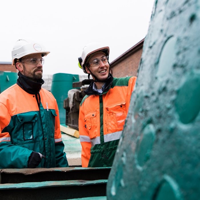 Primary gyratory crusher