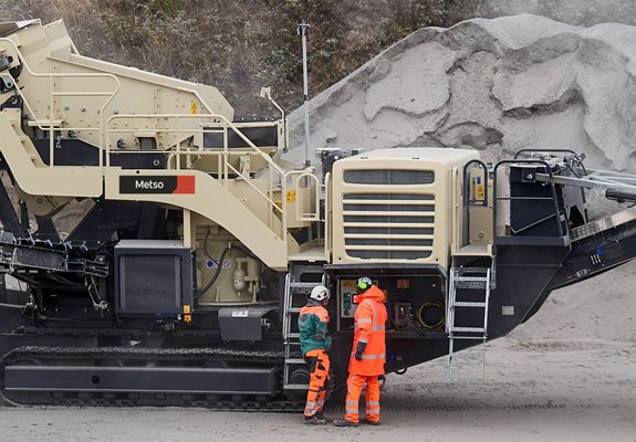 Lokotrack® LT200HPX™ mobile cone crusher
