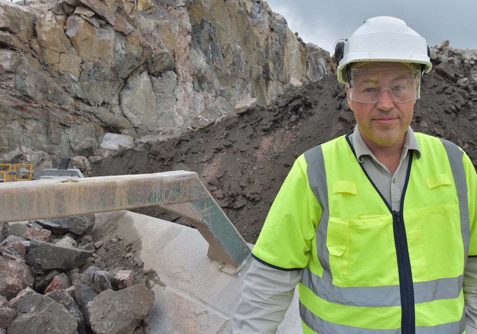 Fredrik Råbom pictured at the quarry in front of rock.