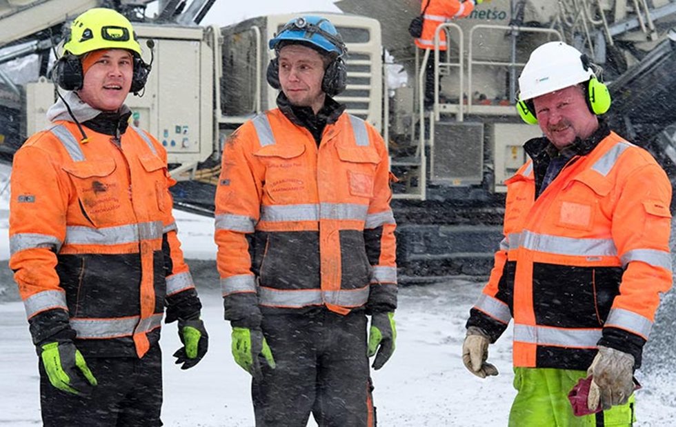 Jaakonsaaren murskaustiimistä ehtivät kuvaan Kangaskallion pyryssä Rauno Jaakonsaari (oik.), Pasi Kallio-Kujala ja Tomi Jaakonsaari