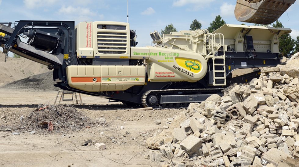 Die Simmerather Recycling GmbH ist sehr erfolgreich mit dem flexiblen Prallbrechersystem Lokotrack® LT1213™ von Metso
