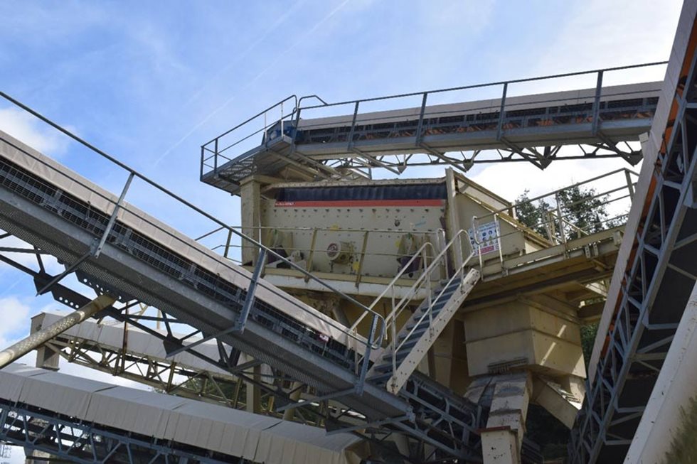 Crible Metso CVB2060 installé. 