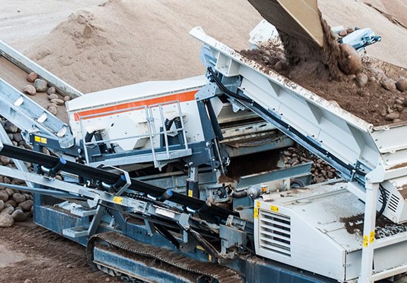 Harnero separador móvil Lokotrack® ST2.4™ y ST2.4E™