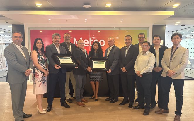 Directora general de Cambio Climático del Ministerio del Ambiente (Minam), junto a ejecutivos y líderes de distintas áreas de la compañía.