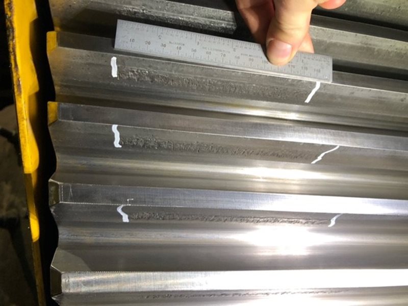 Lack of lubrication: Localized scuffing caused by metal-to-metal contact due to an injector failure