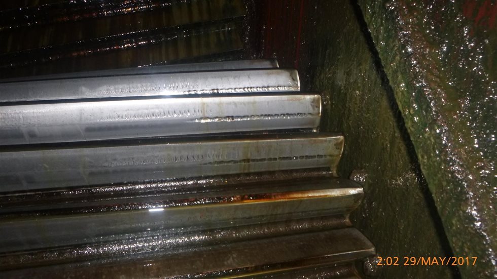 Indentations at pinion pitch line from contamination trapped in the mesh