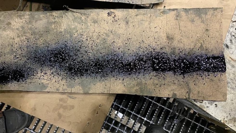 Spray pattern check on cardboard – Lubricant sprayed evenly on entire gear face width